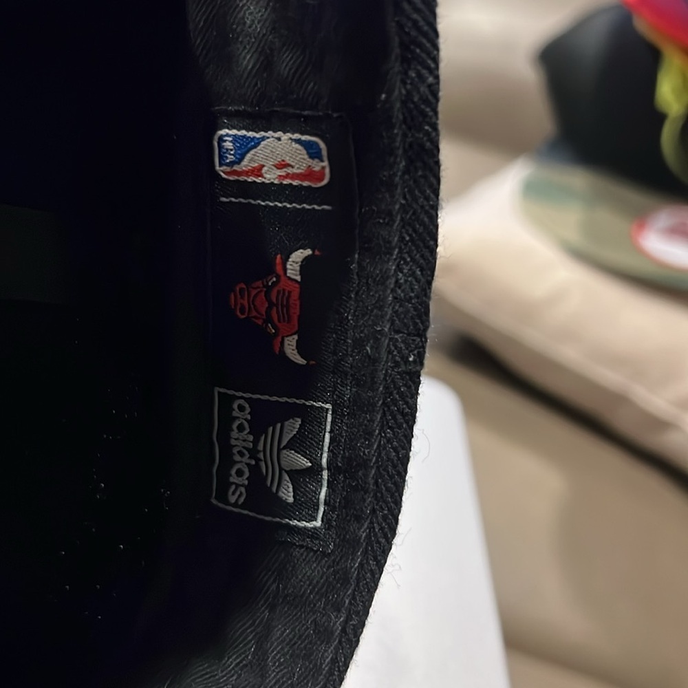 NBA Chicago Bulls Black and Red Snapback Hat - Picture 5 of 7
